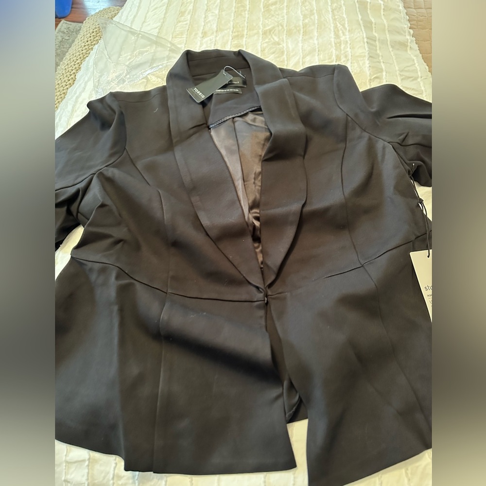Peplum torrid blazer- NWT